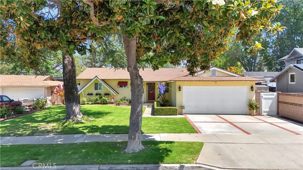 Property Photo:  2415 E Oakmont  CA 92867 