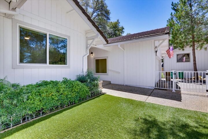 Property Photo:  18087 Jayhawk Drive  CA 95946 