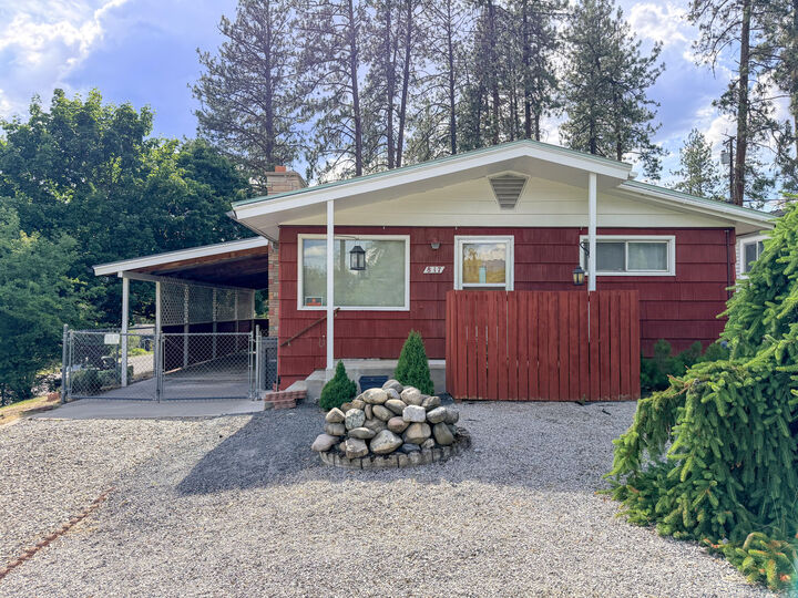 Property Photo:  817 N Hofstetter St  WA 99114 