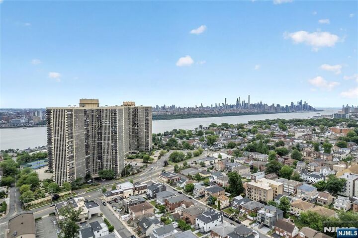 Property Photo:  300 Winston Drive C3111  NJ 07010 