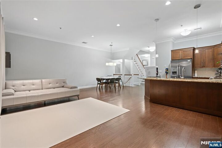 Property Photo:  1600 Kaufer Lane 3  NJ 07024 