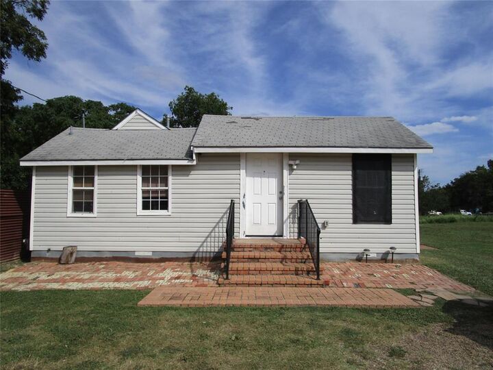 Property Photo:  3718 N Westmoreland Road  TX 75212 