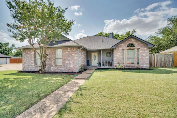 Property Photo: 1001 Short Line Boulevard TX 76065