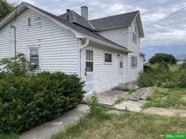 Property Photo:  620 County Road 15  NE 68015 