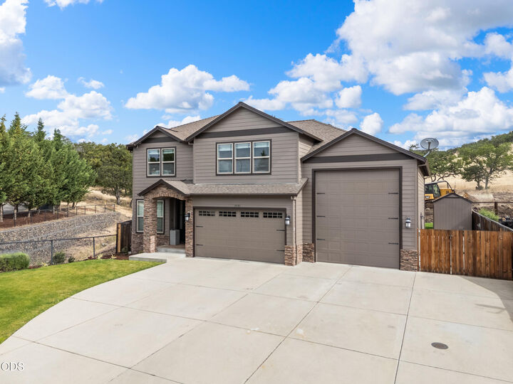 Property Photo:  4401 Vista Pointe Drive  OR 97504 