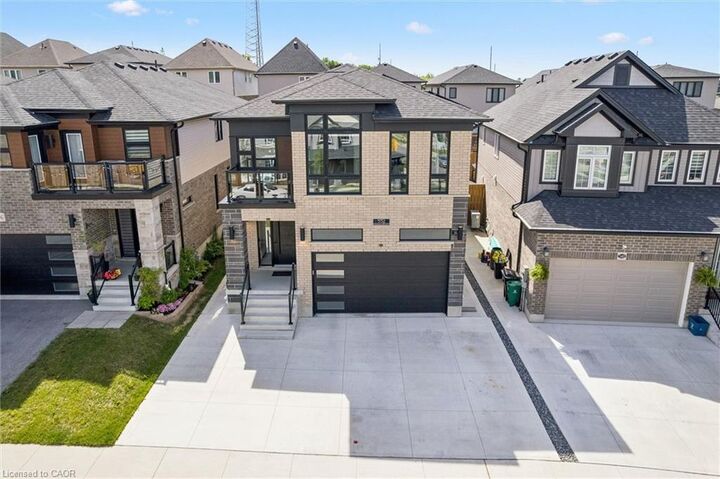 Property Photo: 552 Nathalie Crescent ON N2E 0H9