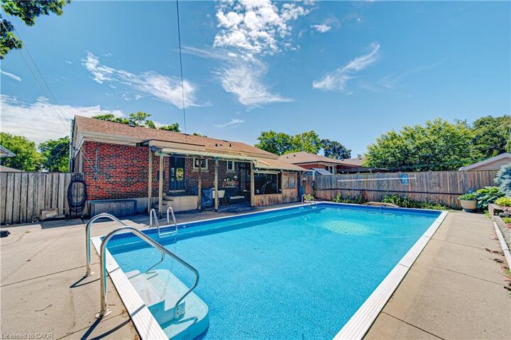 Property Photo:  56 Ferrara Street  ON L8T 4C4 