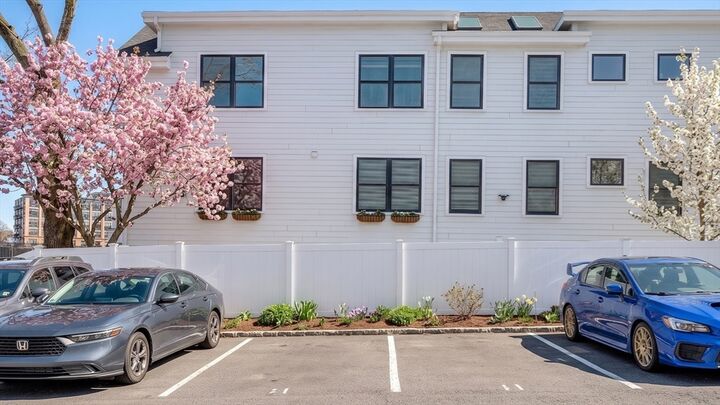 Property Photo:  121 E Cottage St U-4  MA 02125 