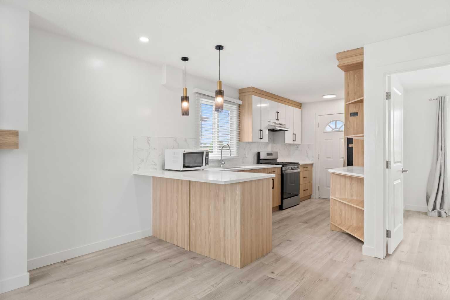 Property Photo: 424 Penbrooke Crescent SE AB T2A 3T7
