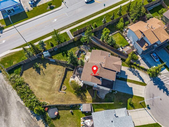 Property Photo:  26 Glenpatrick Crescent  AB T4C 1G3 