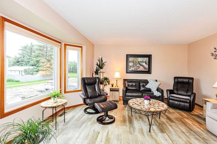 Property Photo:  6407 50 Avenue  AB T4V 3Z9 