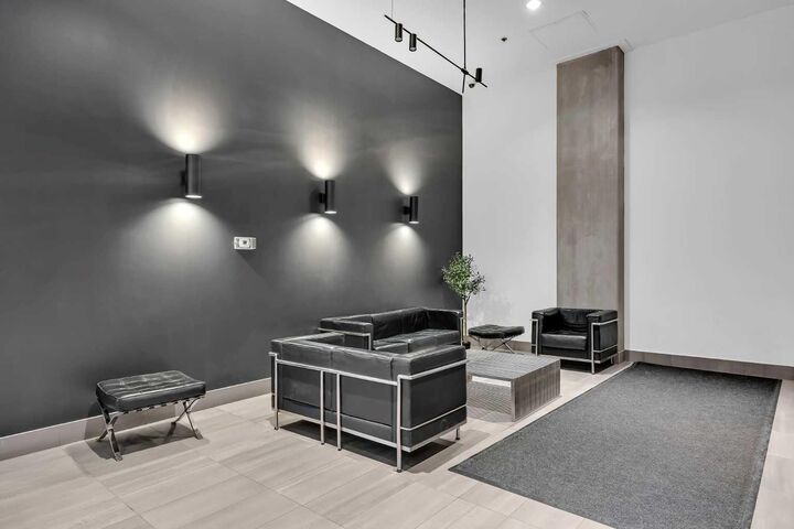 Property Photo: 1410 1 Street SE 2202 AB T2G 5T7