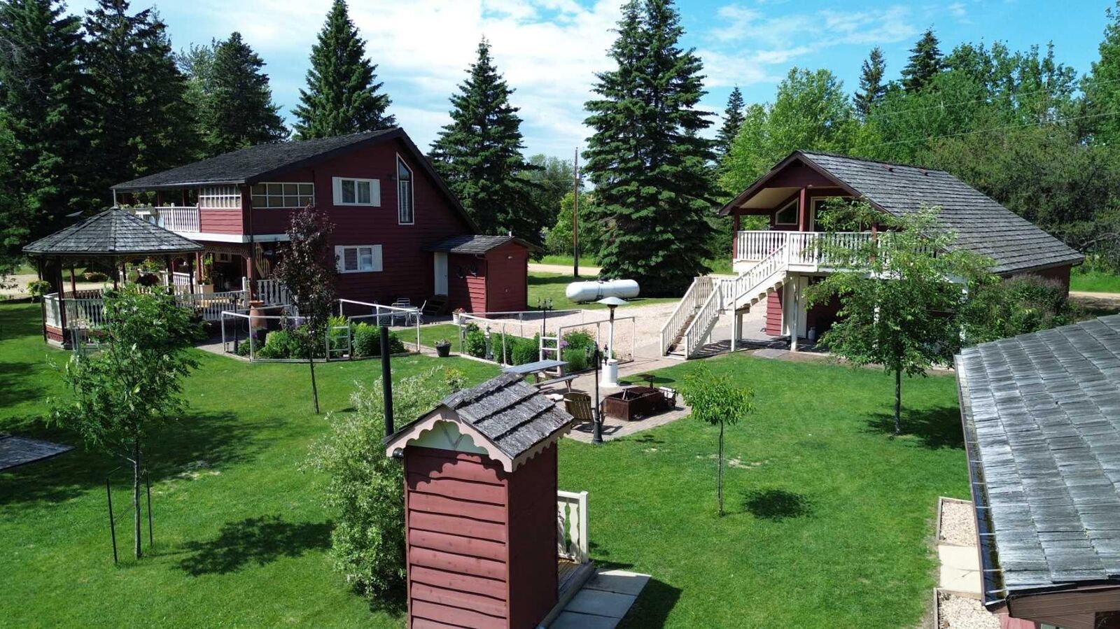 Property Photo:  1 Johnson Drive  AB T0G 2A0 