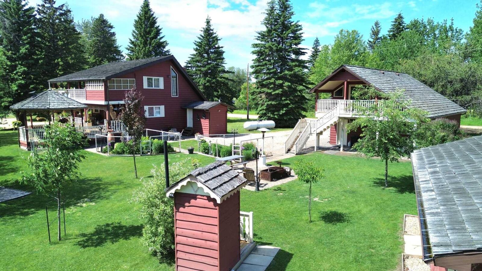 Property Photo:  1 Johnson Drive  AB T0G 2A0 