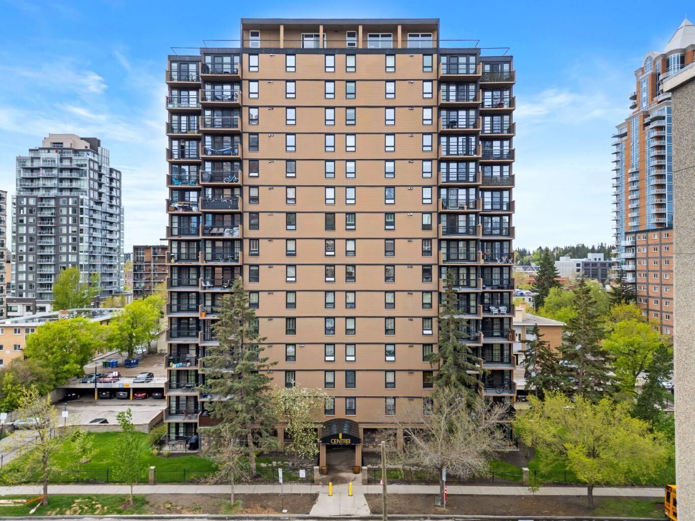 Property Photo: 733 14 Avenue SW 1206 AB T2R 0N3