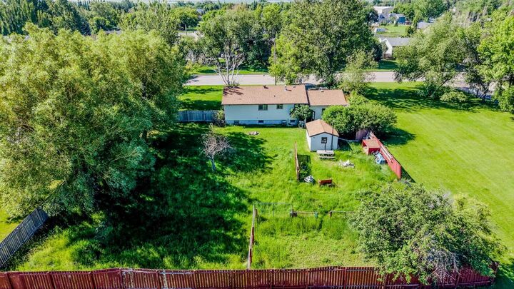 Property Photo:  81 E 2 Avenue N  AB T0K 1J0 