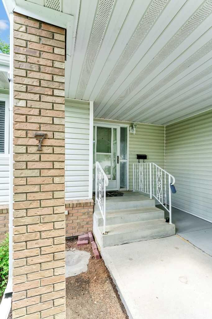 Property Photo:  459 Carry Drive SE 7  AB T1B 3W1 