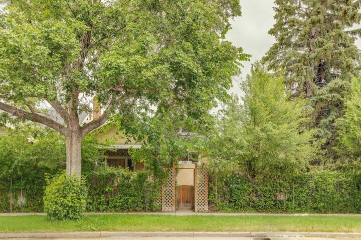 506 38 Avenue SW — photo 1