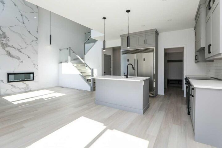 Property Photo: 664 Devonia Road W AB T1J 5W3