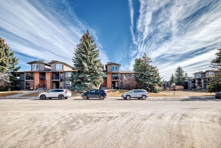 Property Photo:  6400 Coach Hill Road SW 824  AB T3H 1B8 