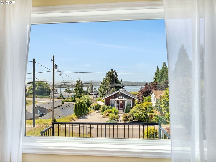 Property Photo:  1227 Alameda Ave  OR 97103 