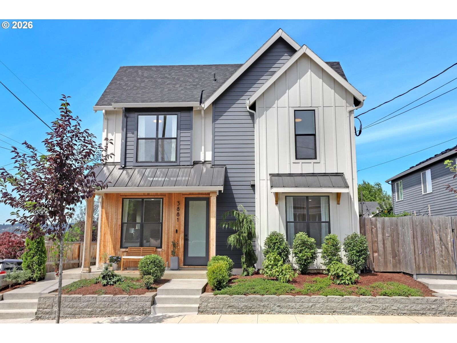Property Photo: 3881 SE 28th Ave OR 97202
