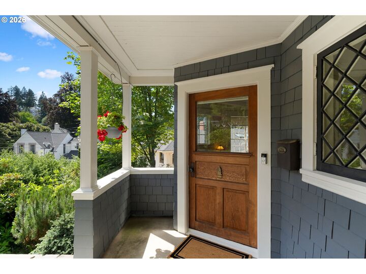Property Photo:  2127 SW Elm St  OR 97201 