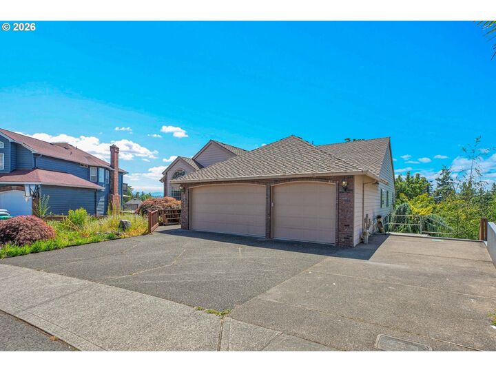 Property Photo: 11826 SE Grand Vista Dr OR 97015