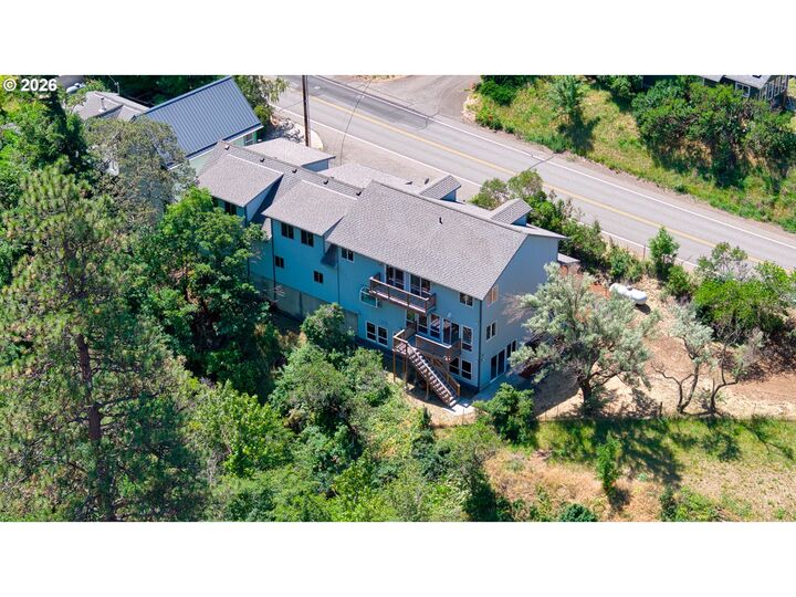 Property Photo:  107 3rd Ave  OR 97040 
