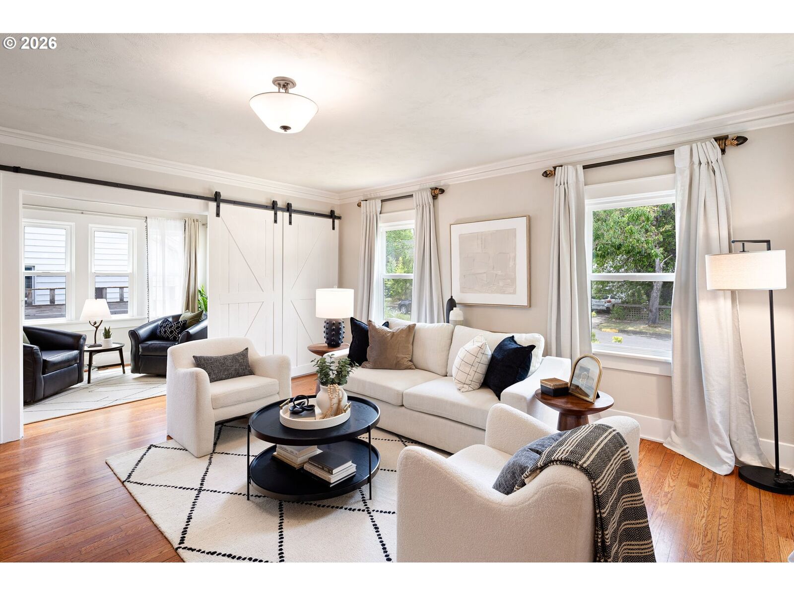 Property Photo: 910 E 22nd Ave OR 97405