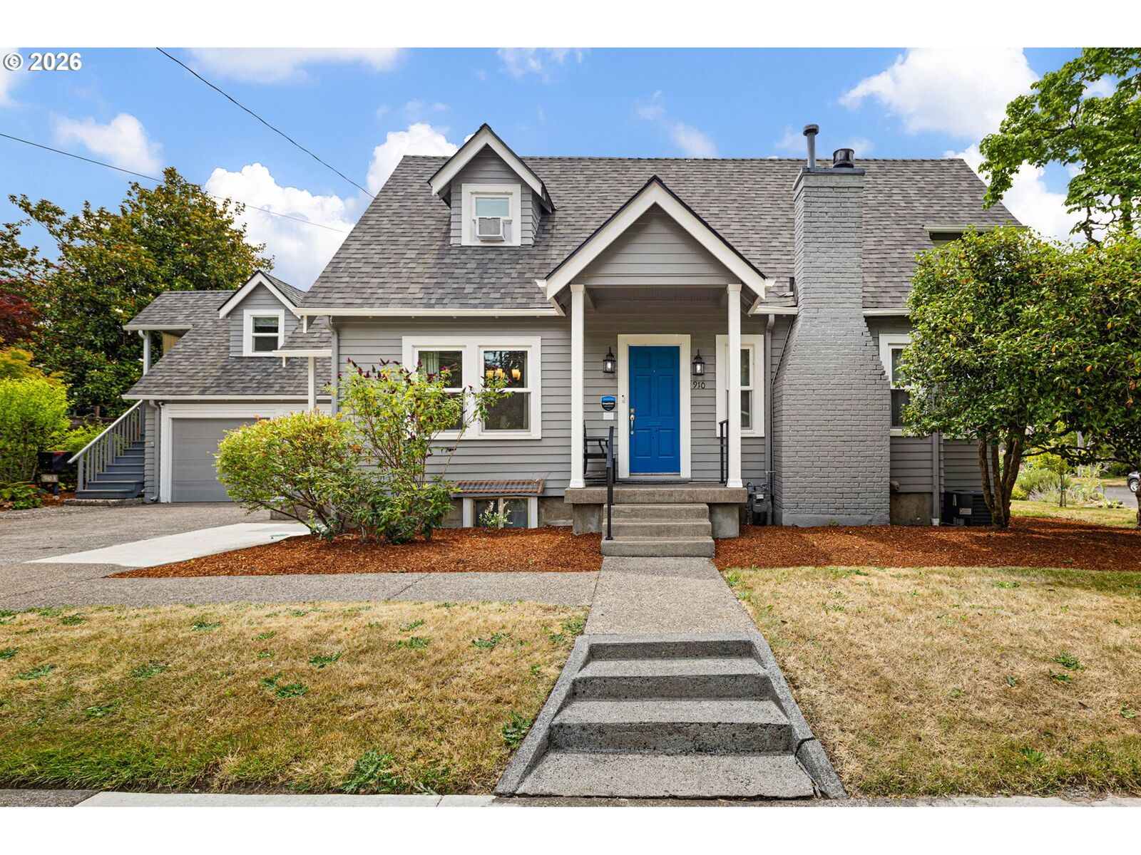 Property Photo:  910 E 22nd Ave  OR 97405 