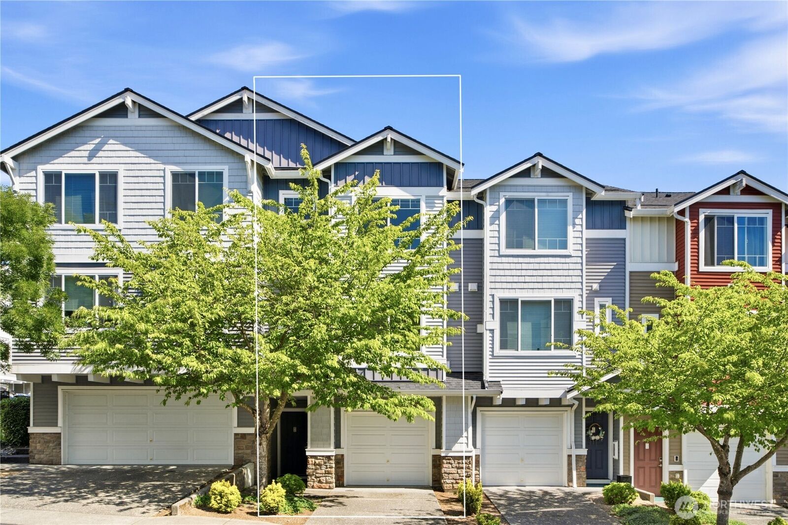 Property Photo:  15720  Manor Way R2  WA 98087 