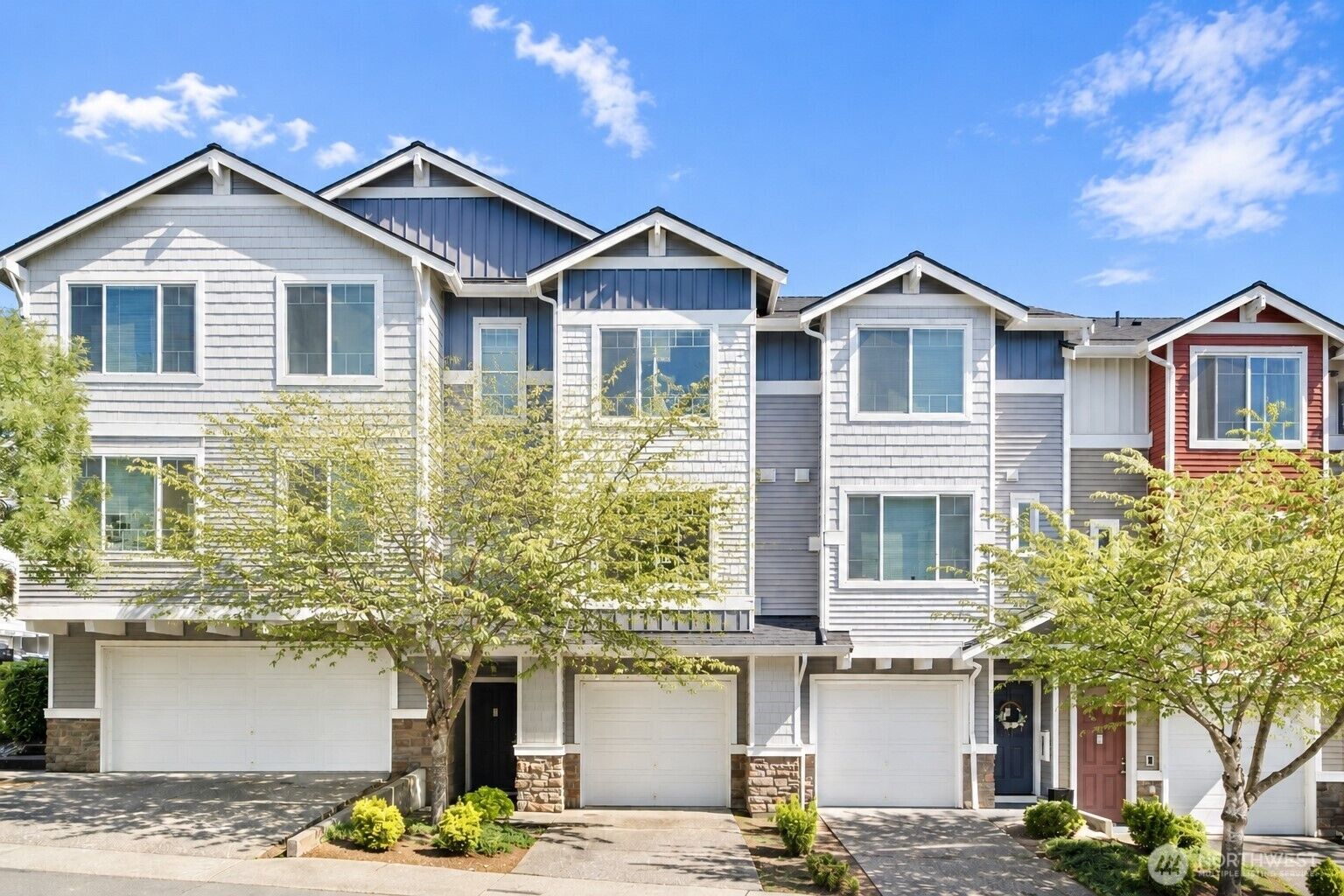 Property Photo:  15720  Manor Way R2  WA 98087 