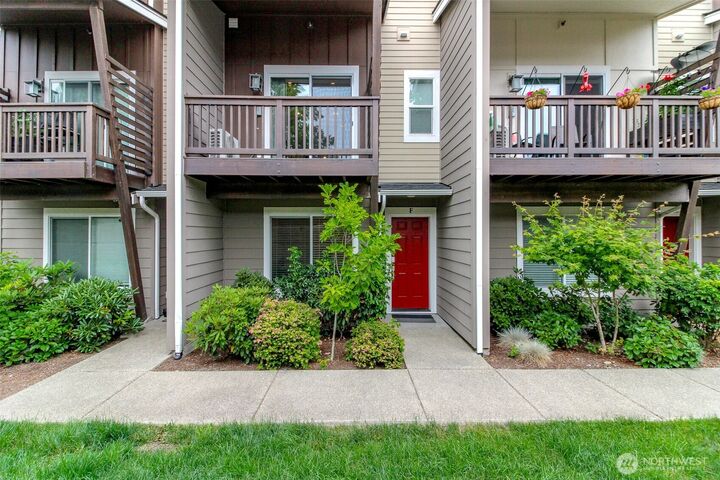 Property Photo: 17417 118th Ave Ct E F WA 98374