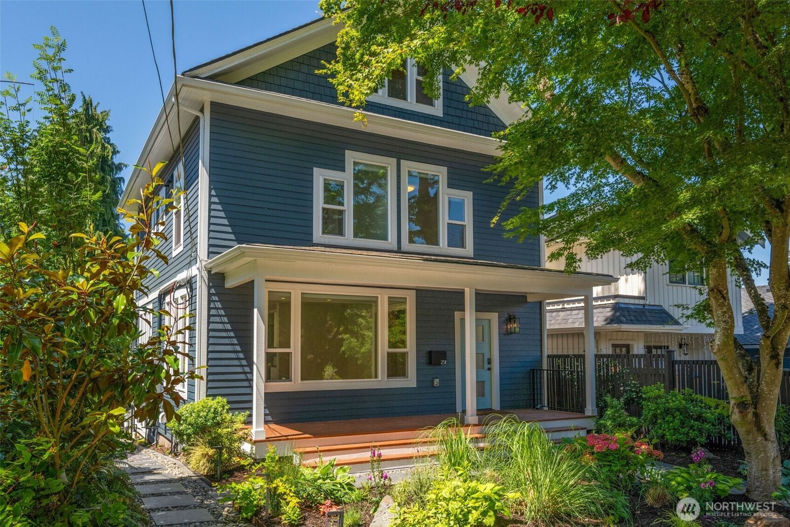 Property Photo:  2511  2nd Avenue W  WA 98119 