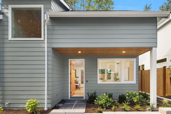 Property Photo: 11739 40th Avenue NE C WA 98125