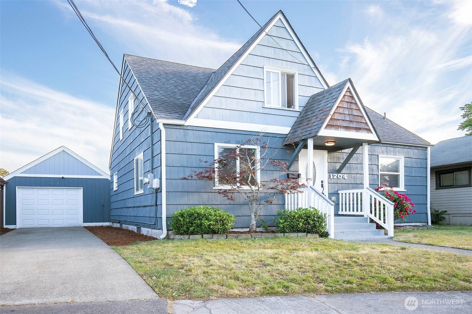 Property Photo:  1204  4th Avenue SE  WA 98372 