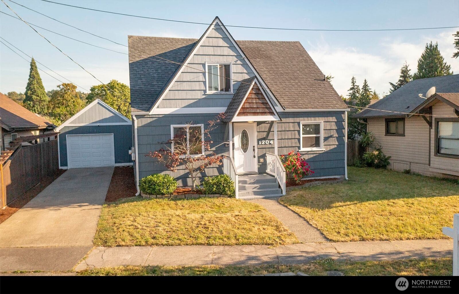 Property Photo: 1204 4th Avenue SE WA 98372