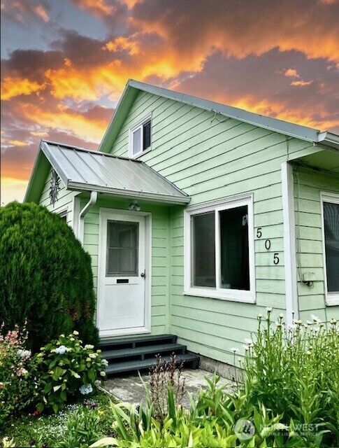 Property Photo:  505  Waldron Street  WA 98284 