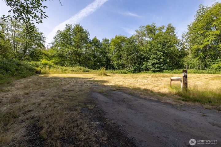 Property Photo:  