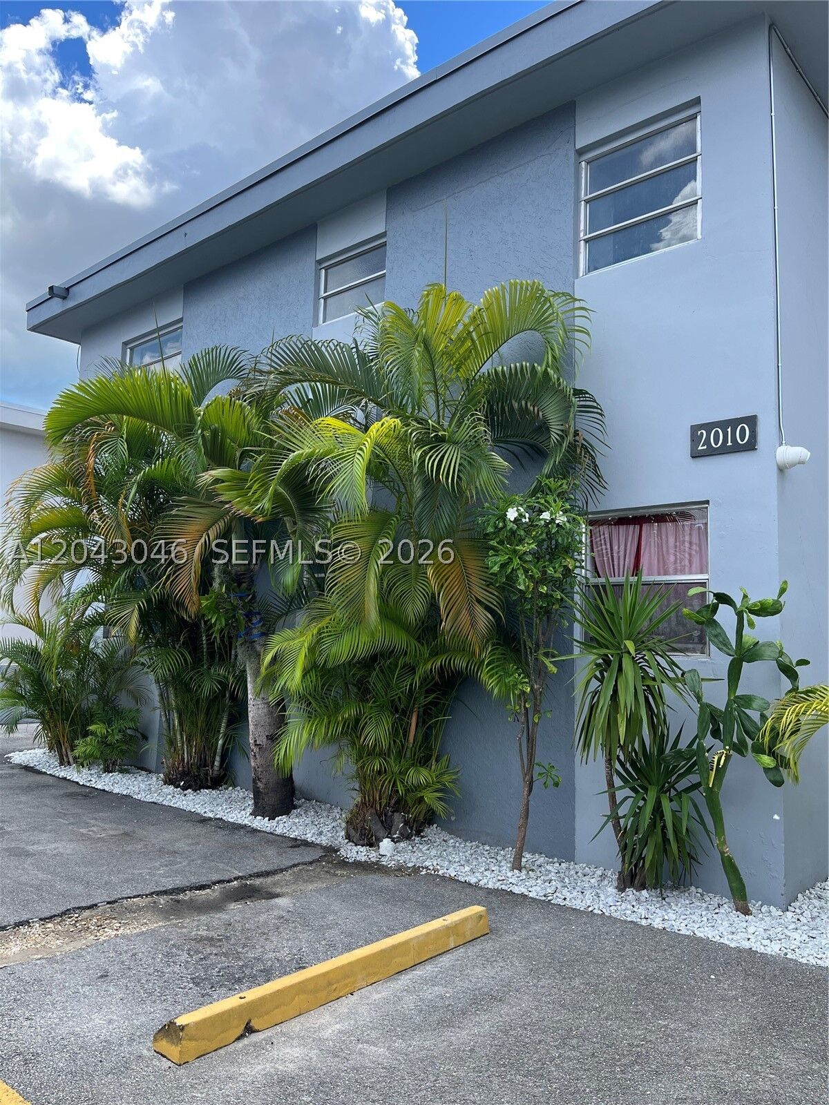 Property Photo:  2010 SW 6th St 4  FL 33135 