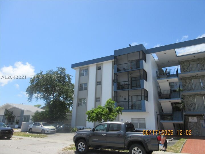 Property Photo: 1230 NE 139th St 309 FL 33161