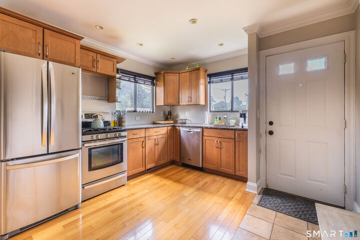 Property Photo:  10 Lance Circle 10  CT 06606 