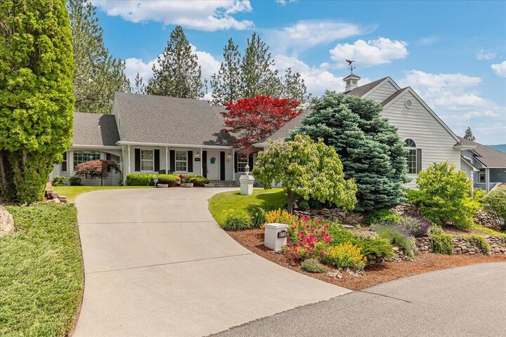 Property Photo:  518 N Dunbarton Oaks Ln  WA 99019 