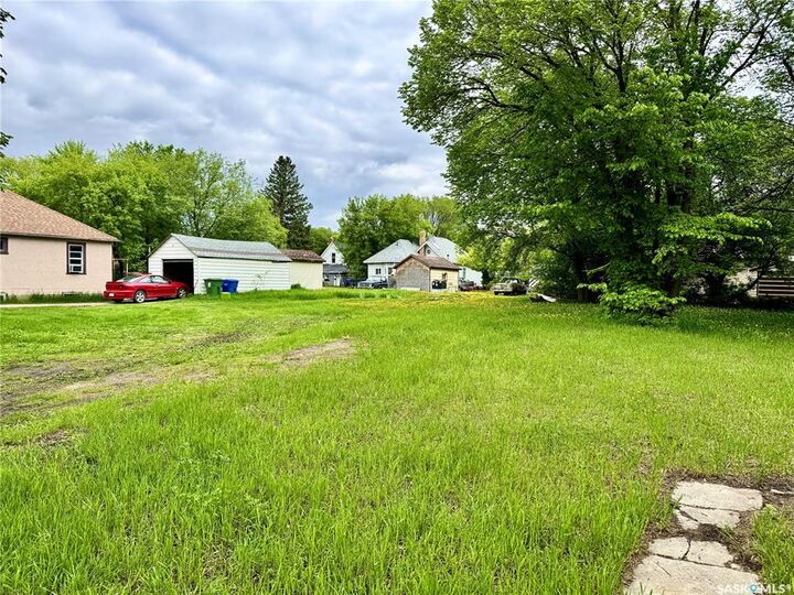 Property Photo:  81 Myrtle Avenue  SK S3N 1P8 