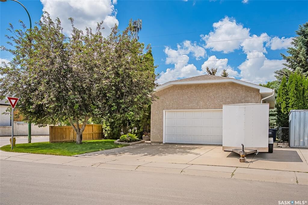 Property Photo:  103 Bornstein Crescent  SK S7N 3Y4 