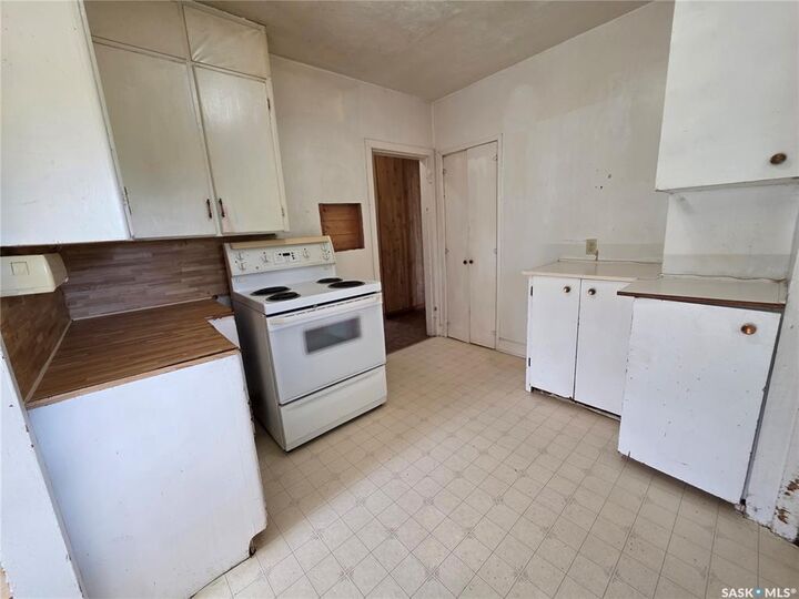 Property Photo: 89 8th Avenue NE SK S9H 2P2