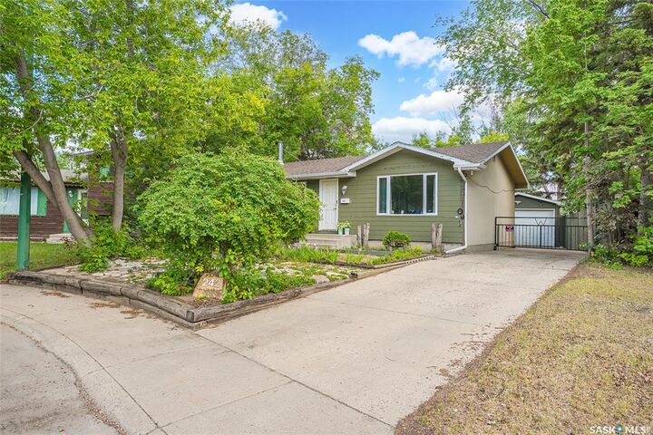 Property Photo:  242 Haviland Crescent  SK S7L 5A7 