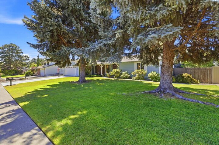 Property Photo: 141 Spengler St WA 99354