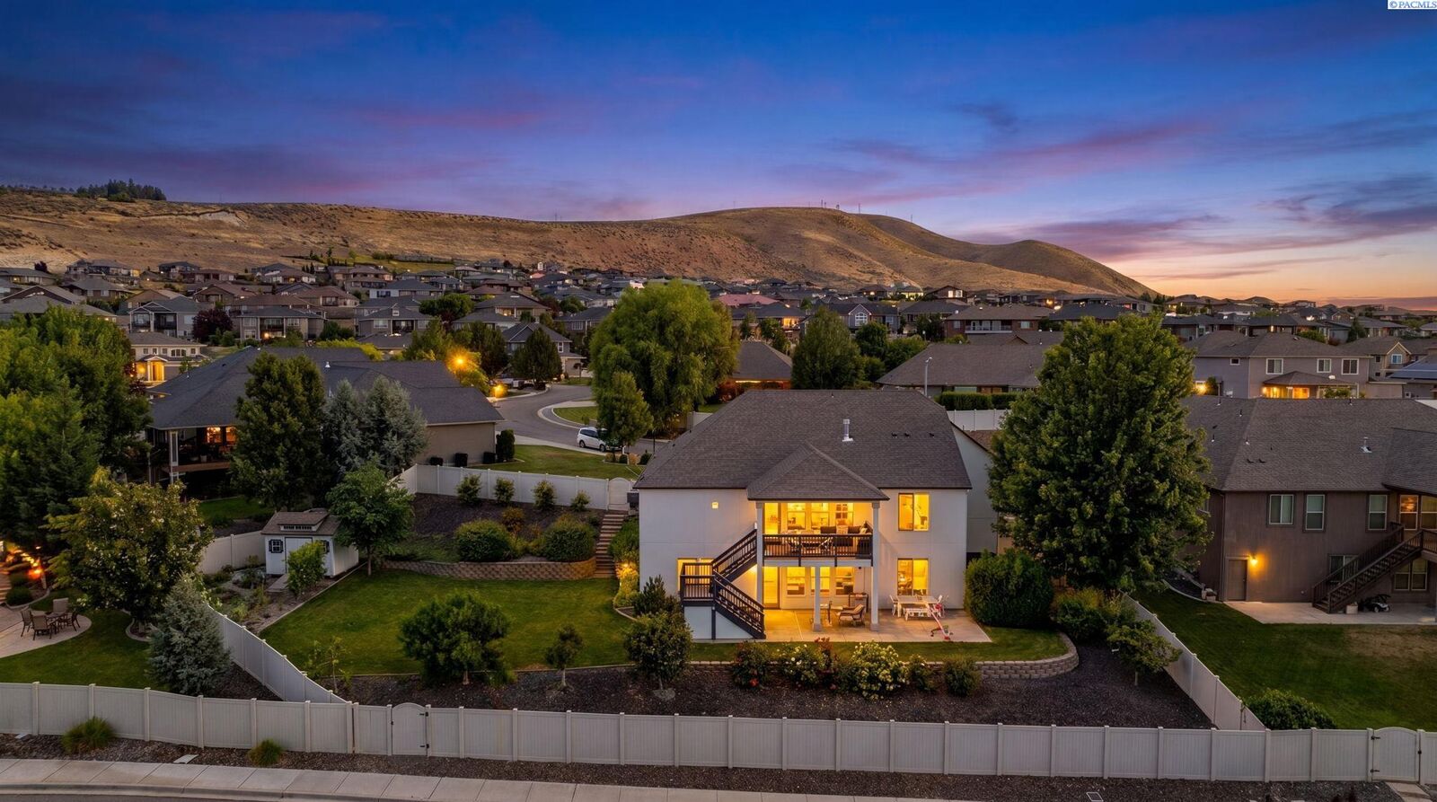 Property Photo: 1628 Heidi Pl. WA 99352